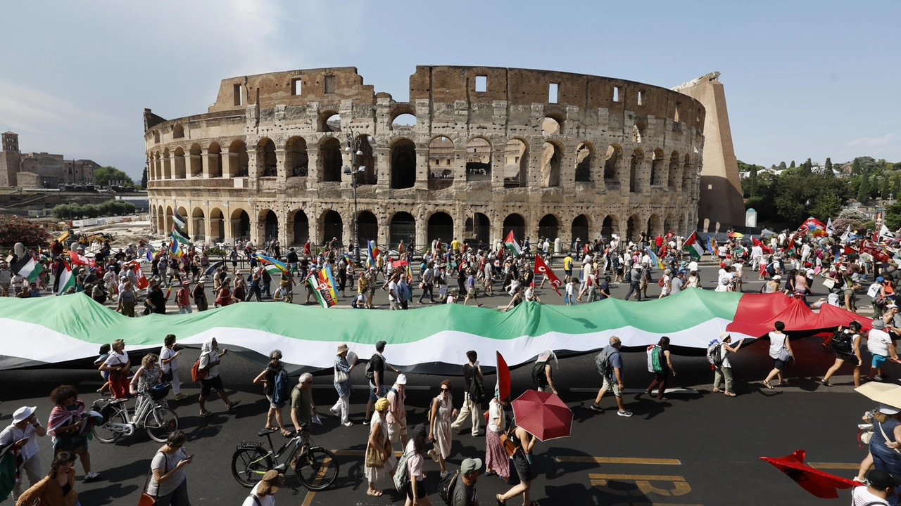 Stop ReArm Europe demonstration against war in Rome