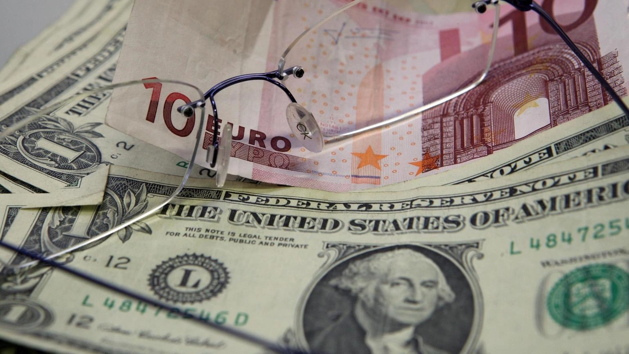 La Bce analizza i rischi della guerra commerciale: dazi Usa congelati al 10% taglierebbero la crescita dell'area euro di 0,7 punti.