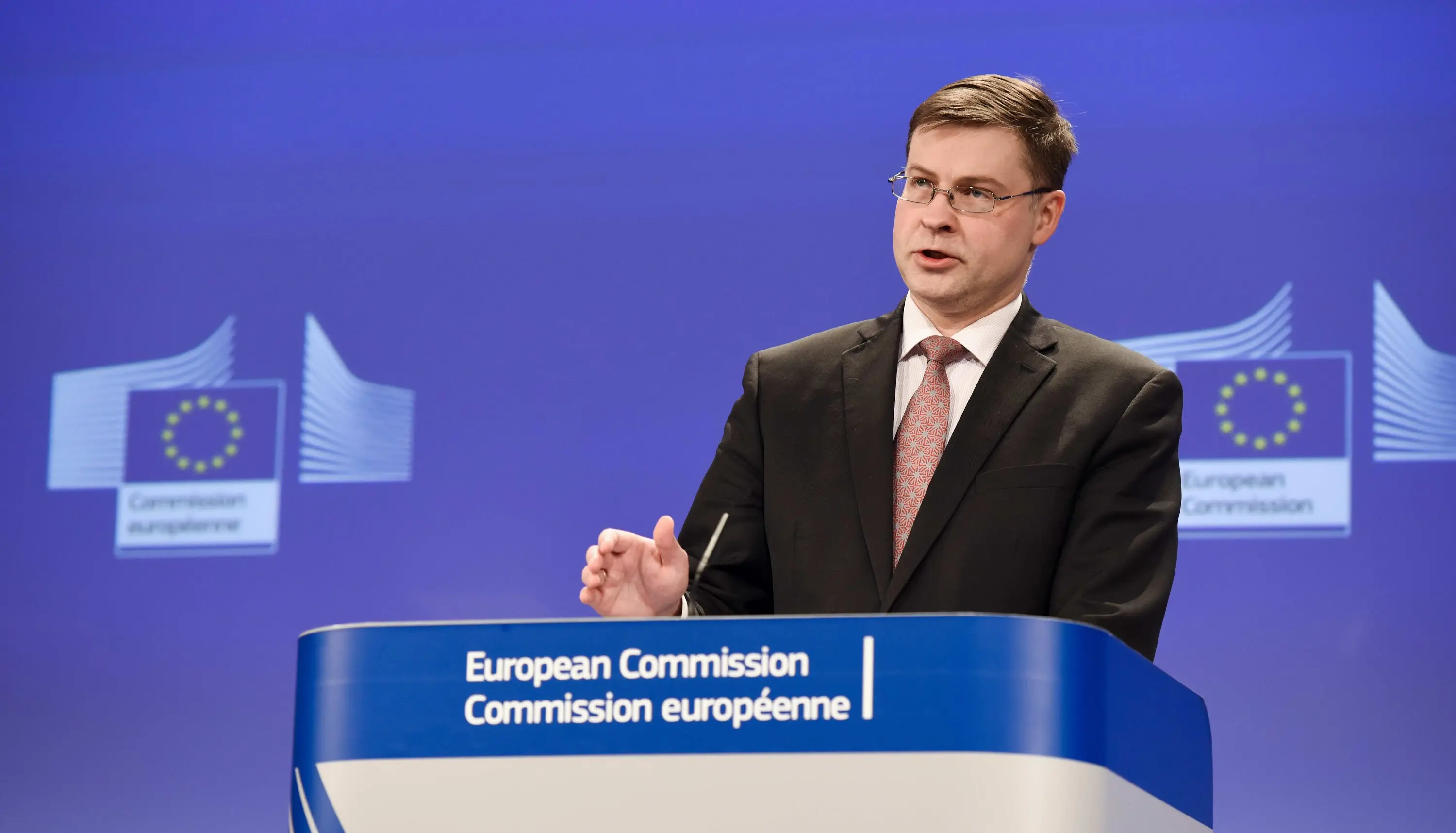 La Commissione europea: alla difesa i soldi non spesi per l’emergenza Covid