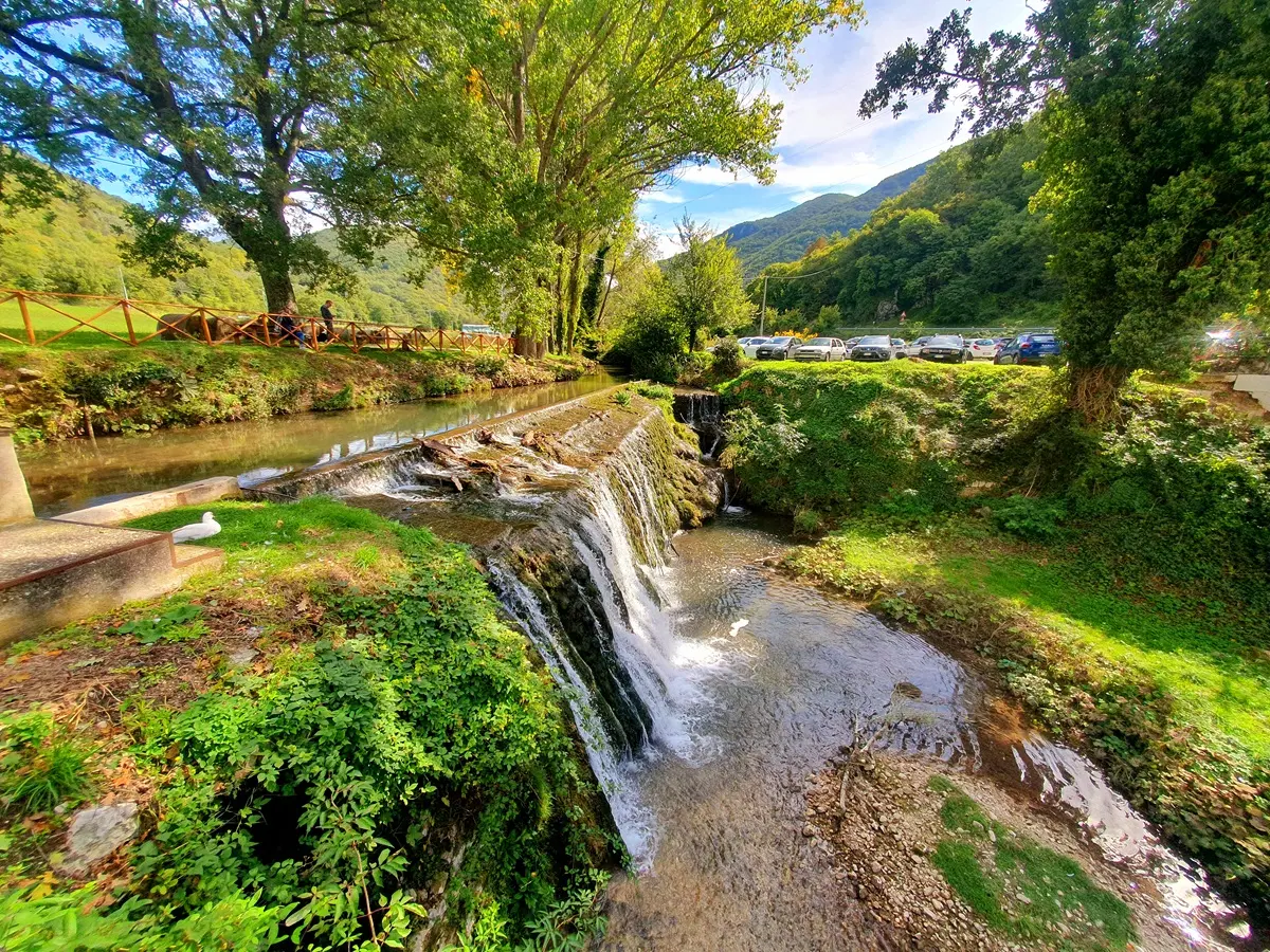 Val Menotre, cascate e boschi nel cuore verde d’Italia
